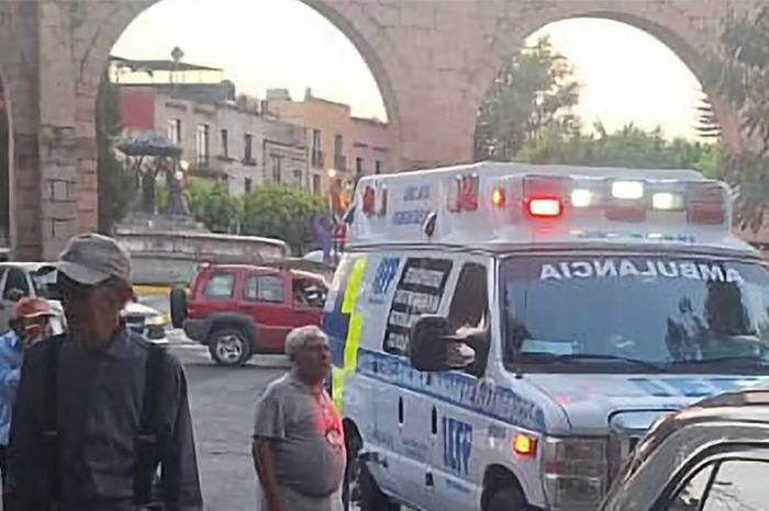 Accidente entre auto y moto causa herido en la Fuente de Las Tarascas, Morelia