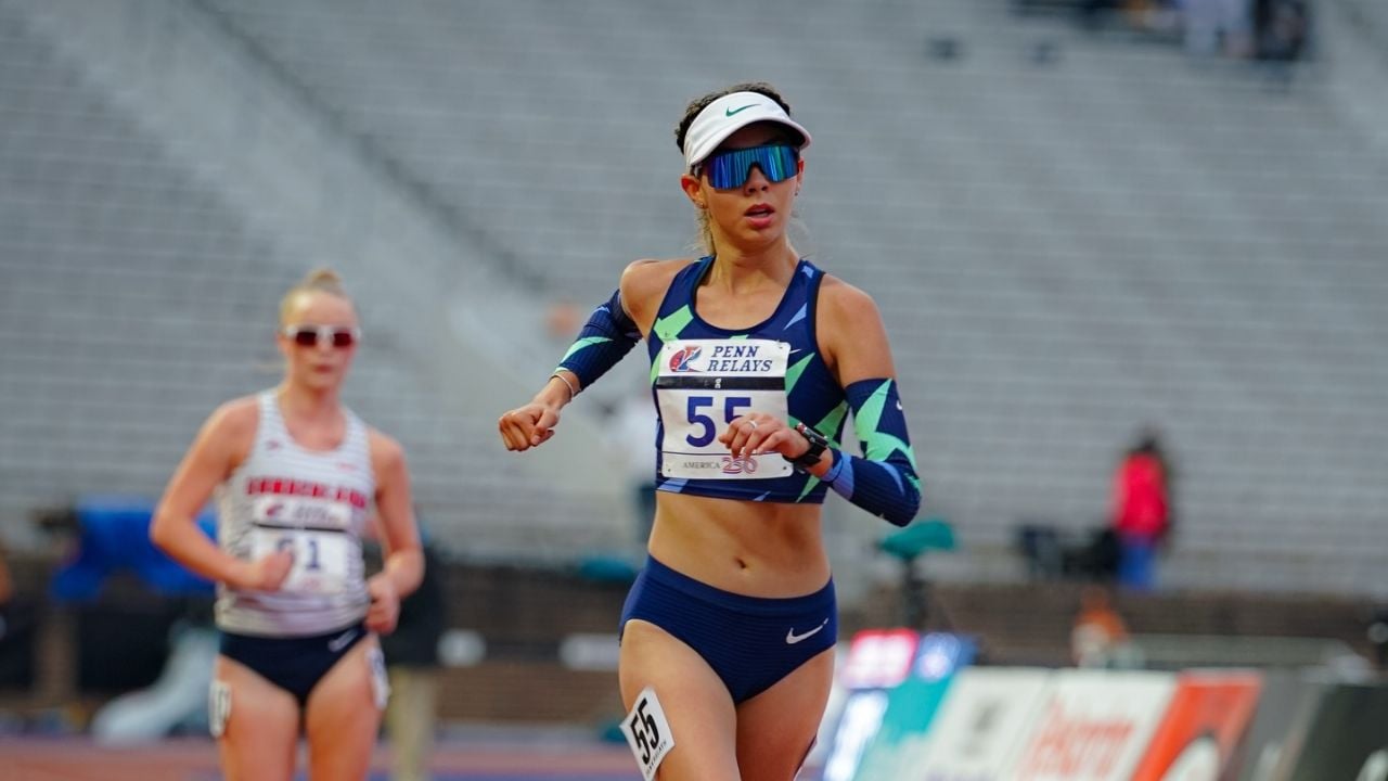Alegna González gana oro y establece récord en 5,000 metros de marcha