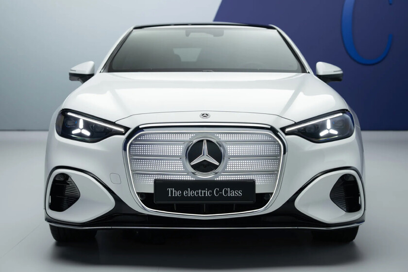 Autonomía de 760 km y pantalla de 39.1" en el tablero del vehículo.