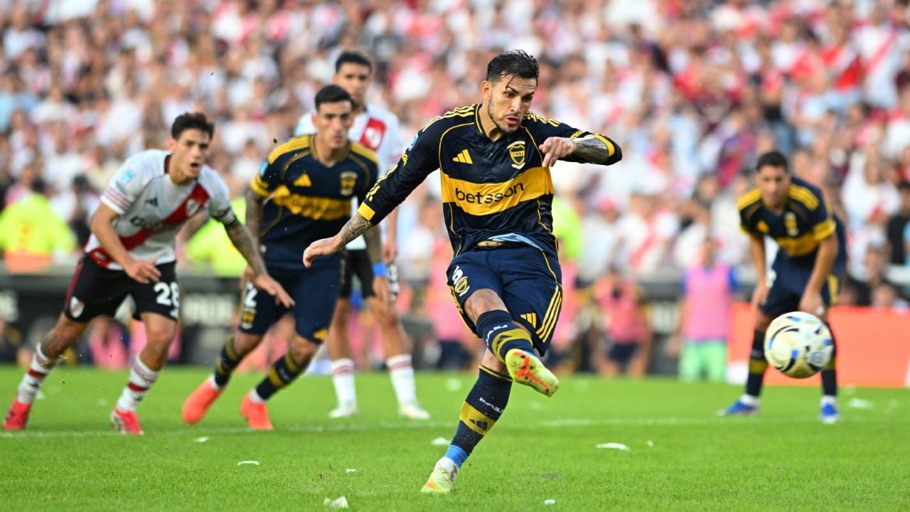 Boca Juniors vence a River Plate en el Clásico argentino en el Monumental
