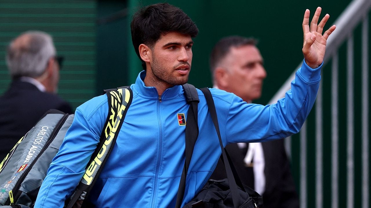 Carlos Alcaraz se baja de Roland Garros por lesión en la muñeca