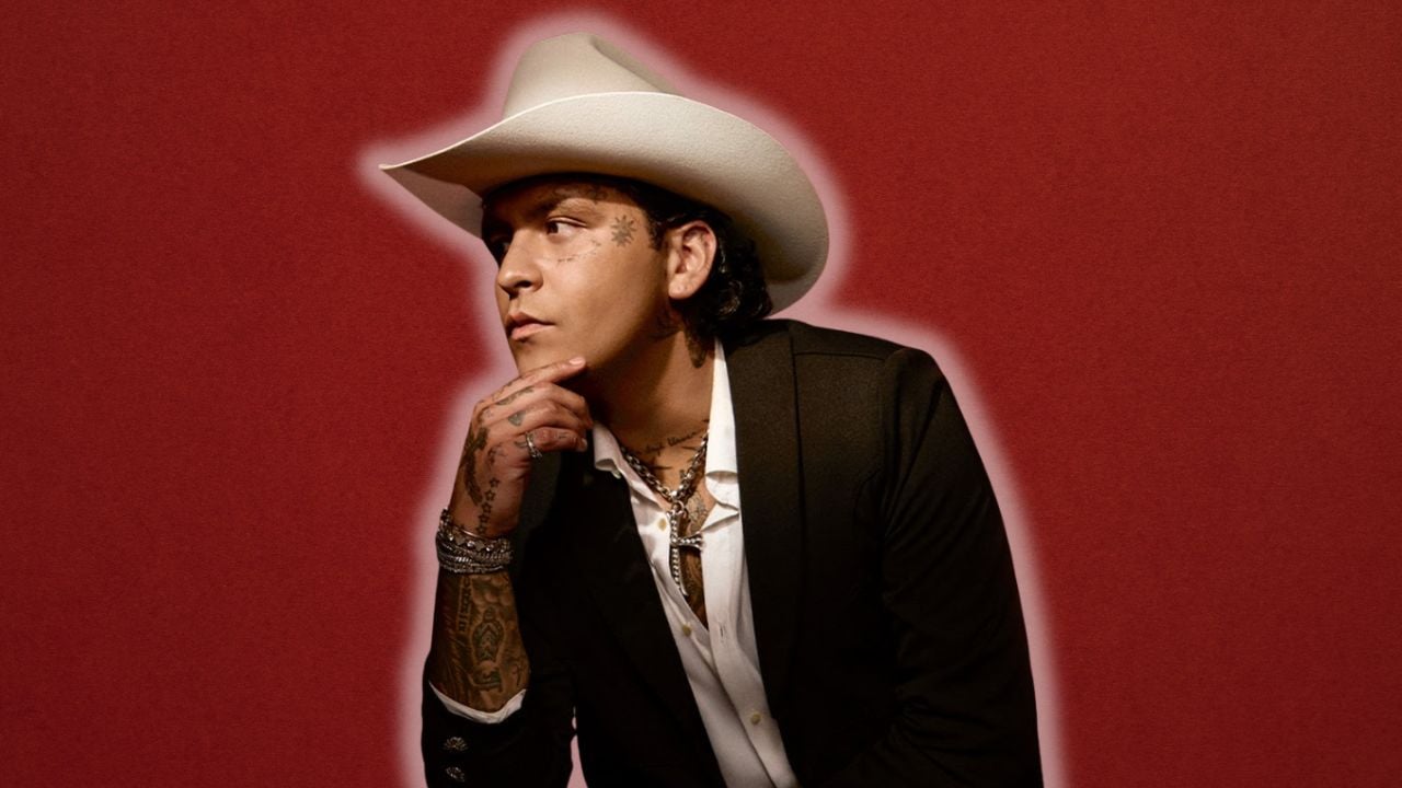 Christian Nodal llega a su concierto acompañado de dos mujeres inesperadas