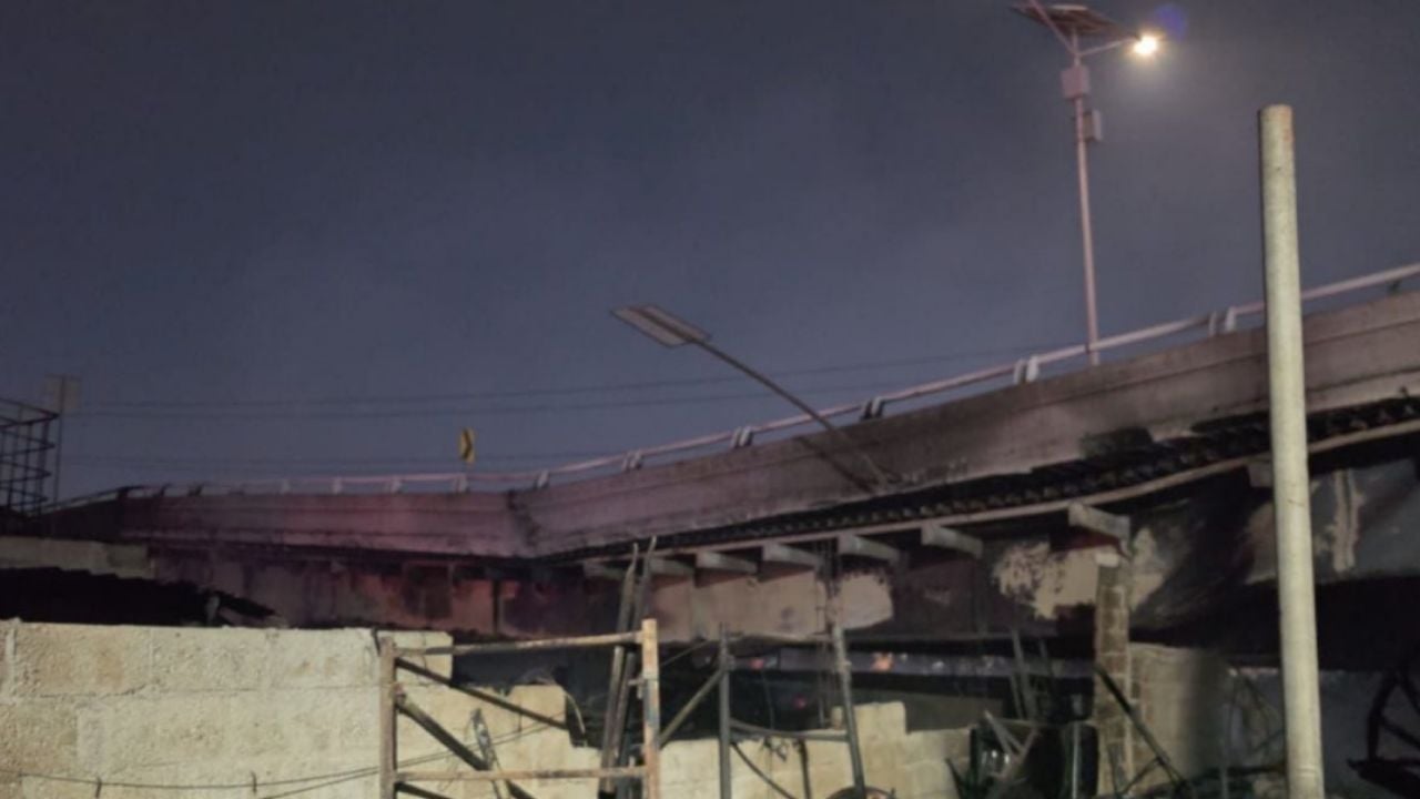 Cierre de la autopista Siervo de la Nación en Ecatepec por incendio estructural