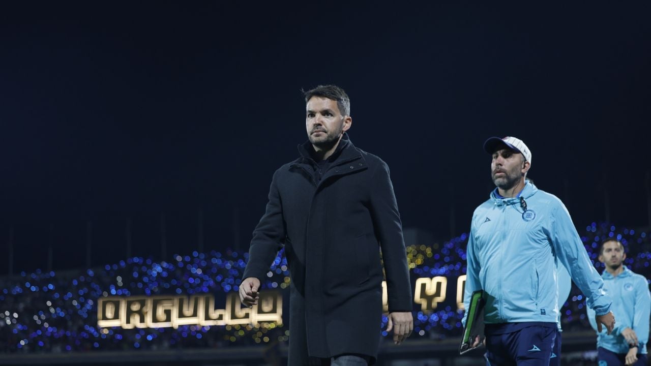 Cruz Azul anuncia salida de Nicolás Larcamón tras mala racha de resultados