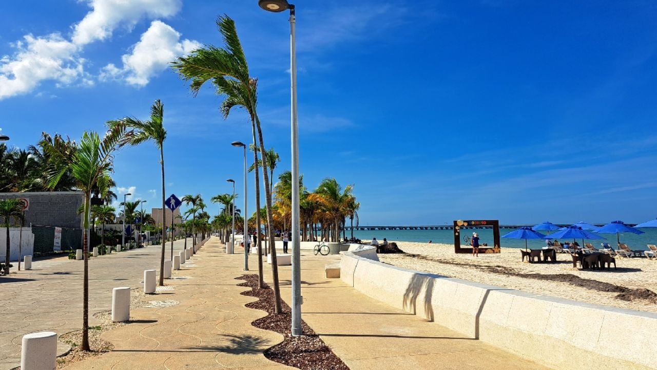 Derrame de hidrocarburo en Yucatán por tubería en desuso, informa gobernador