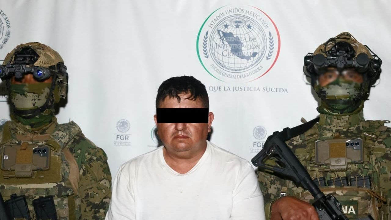 Detención de 'El Jardinero' en Nayarit y traslado a CDMX bajo custodia