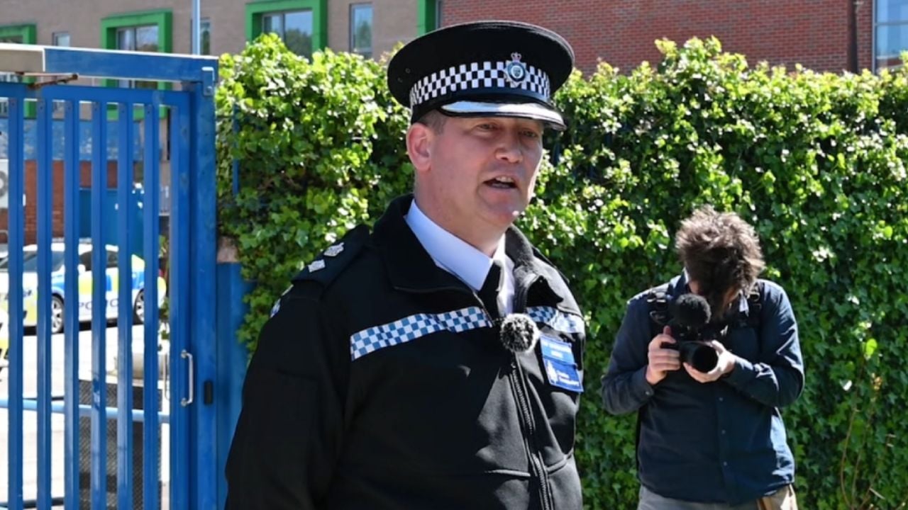 Detienen a dos mexicanos en redada contra secta en Inglaterra por abuso sexual