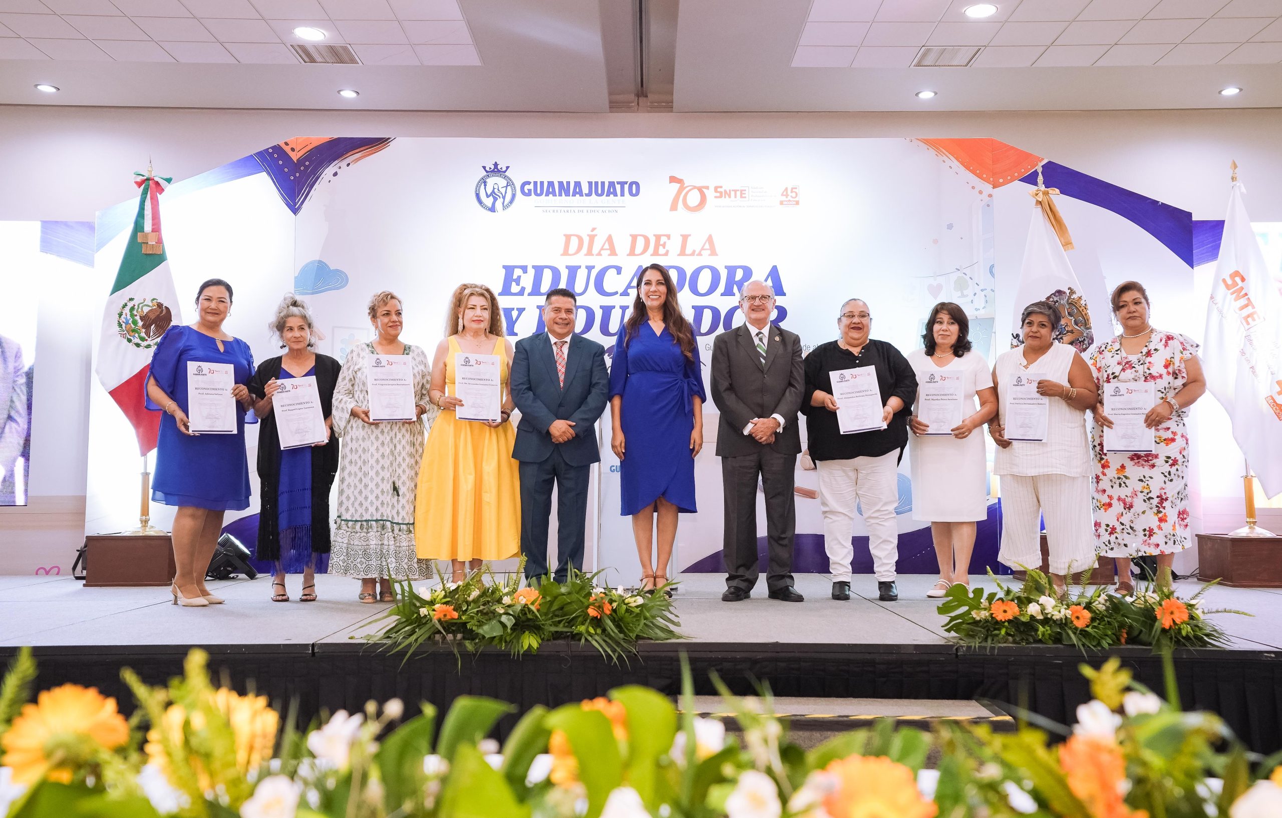 Gobernadora de Guanajuato destaca labor de educadores en ceremonia oficial