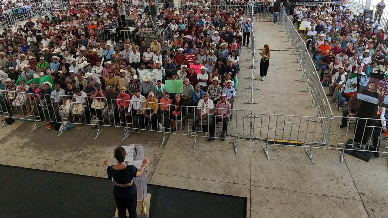 “Hidalgo: Pobladores reclaman a Sheinbaum por falta de medicamentos en hospitales”