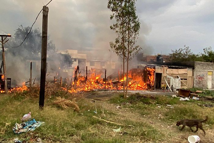Incendio destruye tres viviendas en la colonia Ignacio López Rayón, Morelia