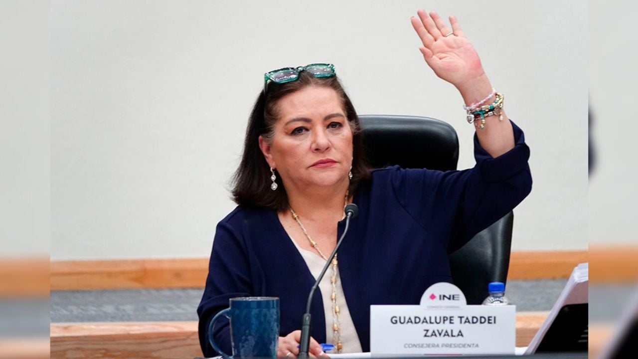 INE ajusta salarios de 150 empleados tras implementación del "plan B" en México