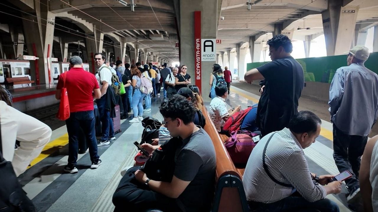 Inicia servicio del tren al AIFA con demoras de hasta 40 minutos en México