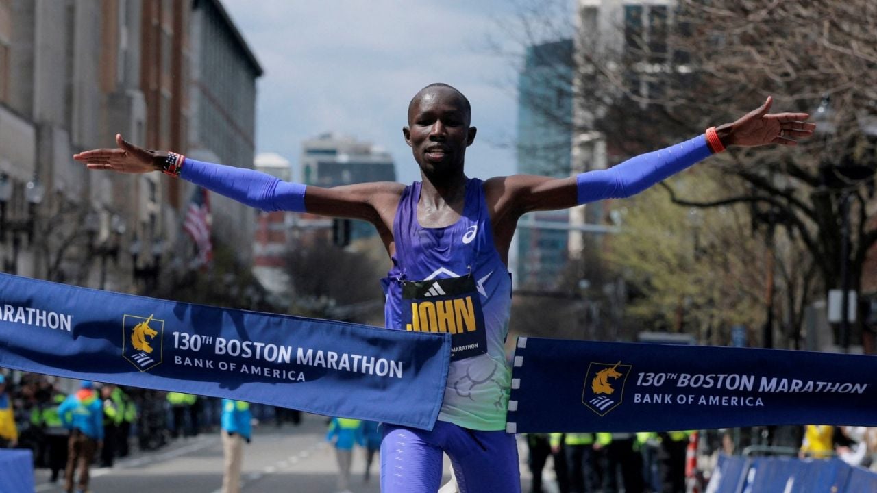 John Korir se consagra nuevamente en el Maratón de Boston con récord