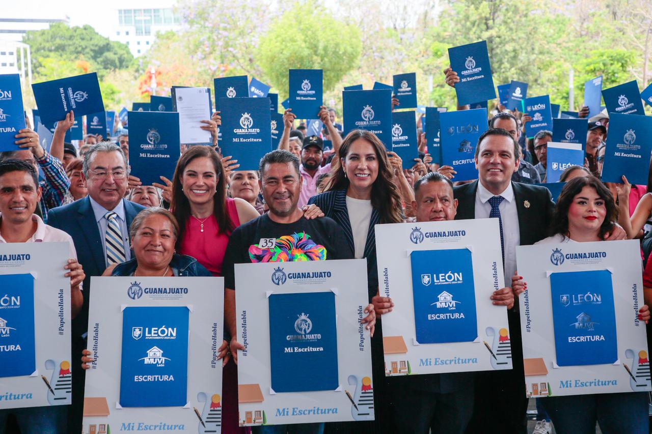 León otorga certidumbre jurídica a familias con Programa “Papelito Habla”