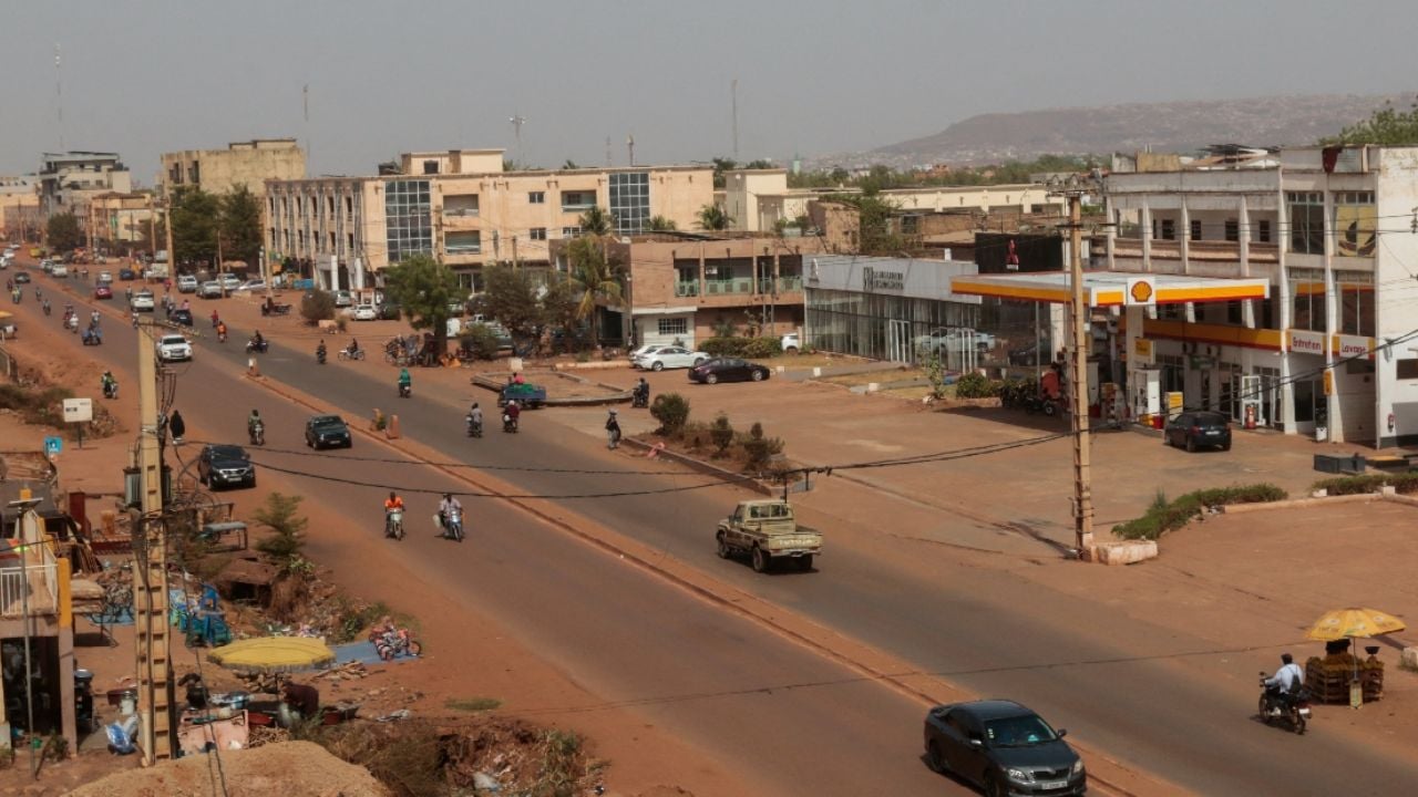 Ministro de Defensa de Mali fallece en ataque explosivo en Bamako