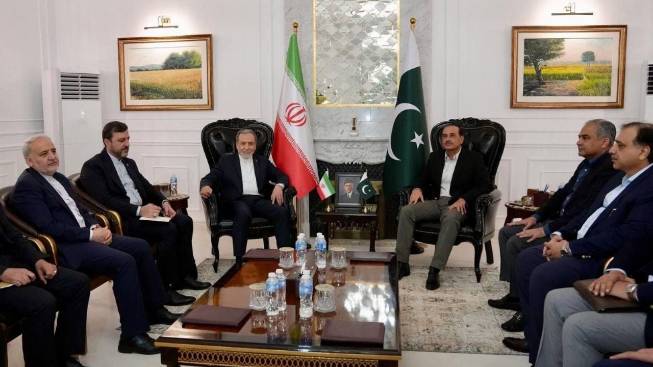 Ministro de Exteriores de Irán negocia con Pakistán, elude a representantes de EE.UU.