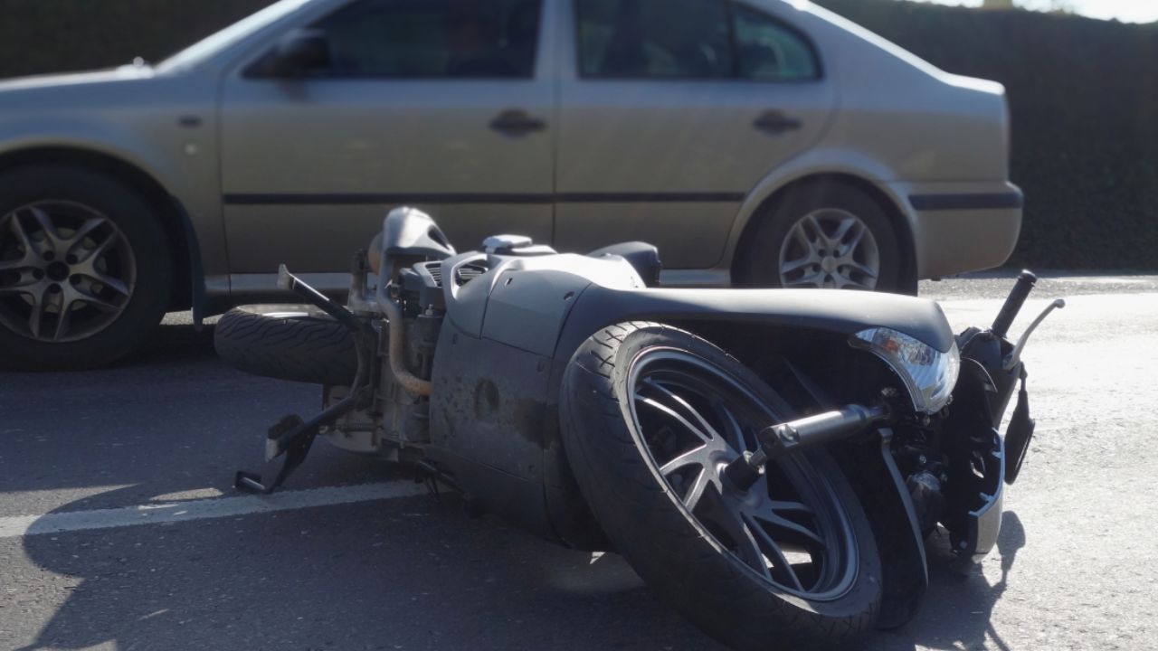 Mujer procesada en Guanajuato por atropellar y arrastrar a repartidor