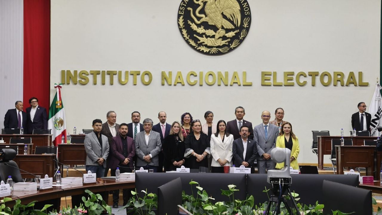 Oposición en el Senado denuncia "colonización" del INE por Morena en México