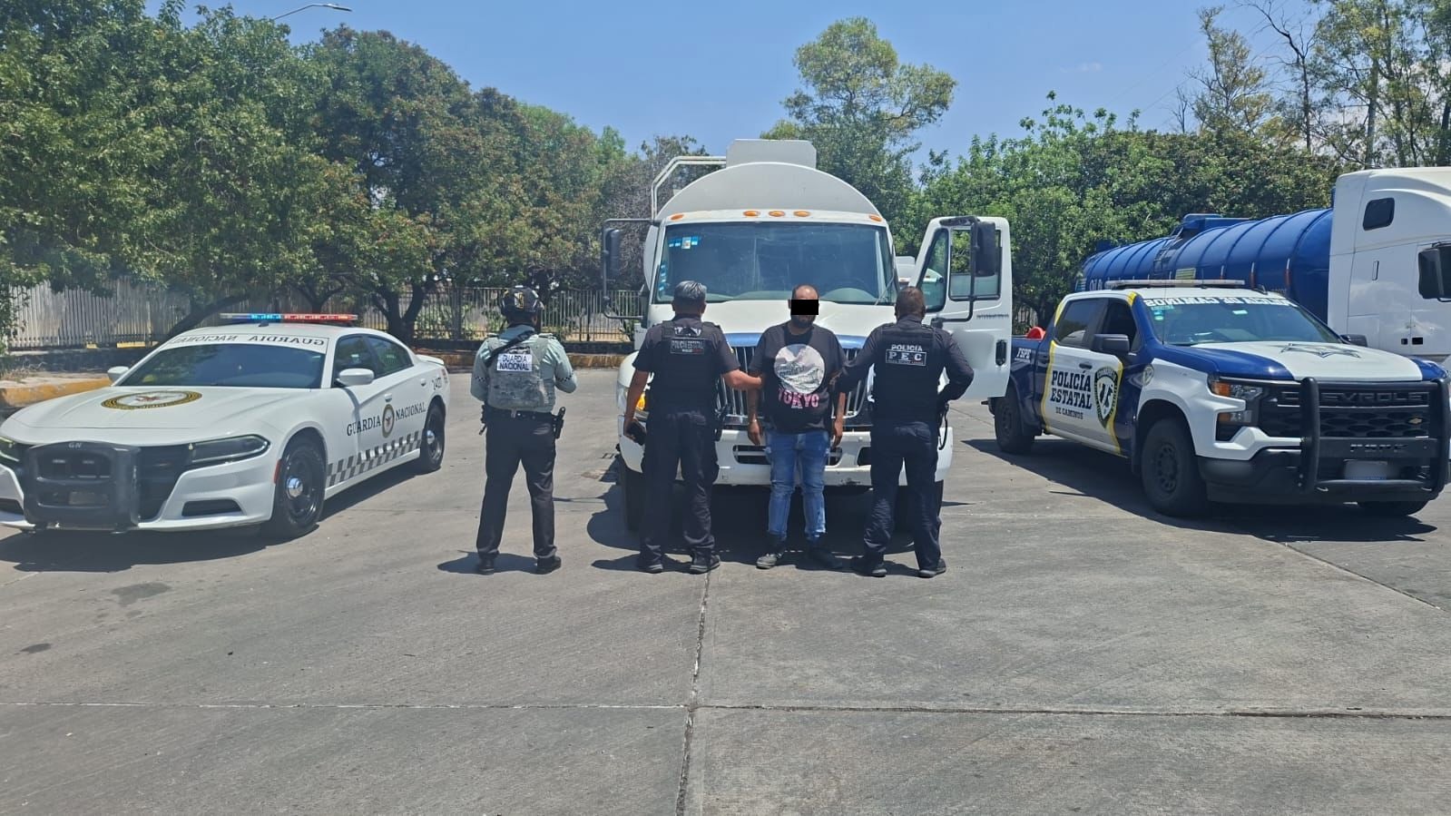 Policía Estatal de Caminos incauta 20 mil litros de hidrocarburo en Celaya