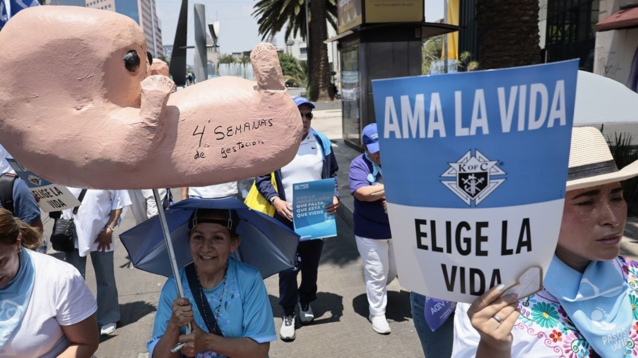 Protestas en CDMX contra el aborto y la eutanasia por organizaciones locales
