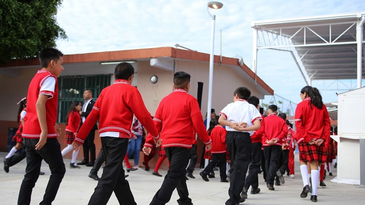 Refuerzan seguridad en escuelas de Sinaloa ante amenaza de tiroteos virales