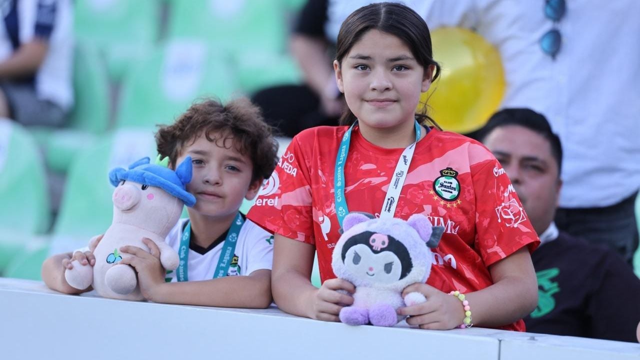 Santos Laguna organiza donación de peluches y pelotas en el TSM