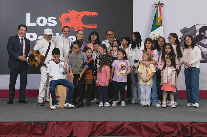 Sheinbaum da inicio a la entrega de apoyos escolares en Ciudad de México