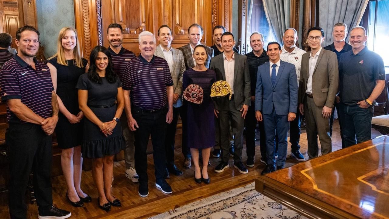 Sheinbaum da la bienvenida a Padres y Diamondbacks en CDMX