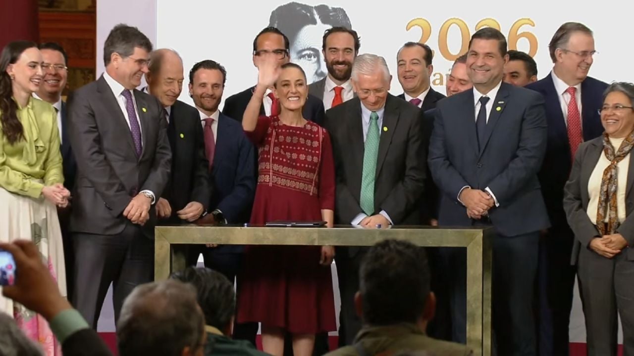Sheinbaum firma acuerdo para impulsar la industria del acero en Ciudad de México