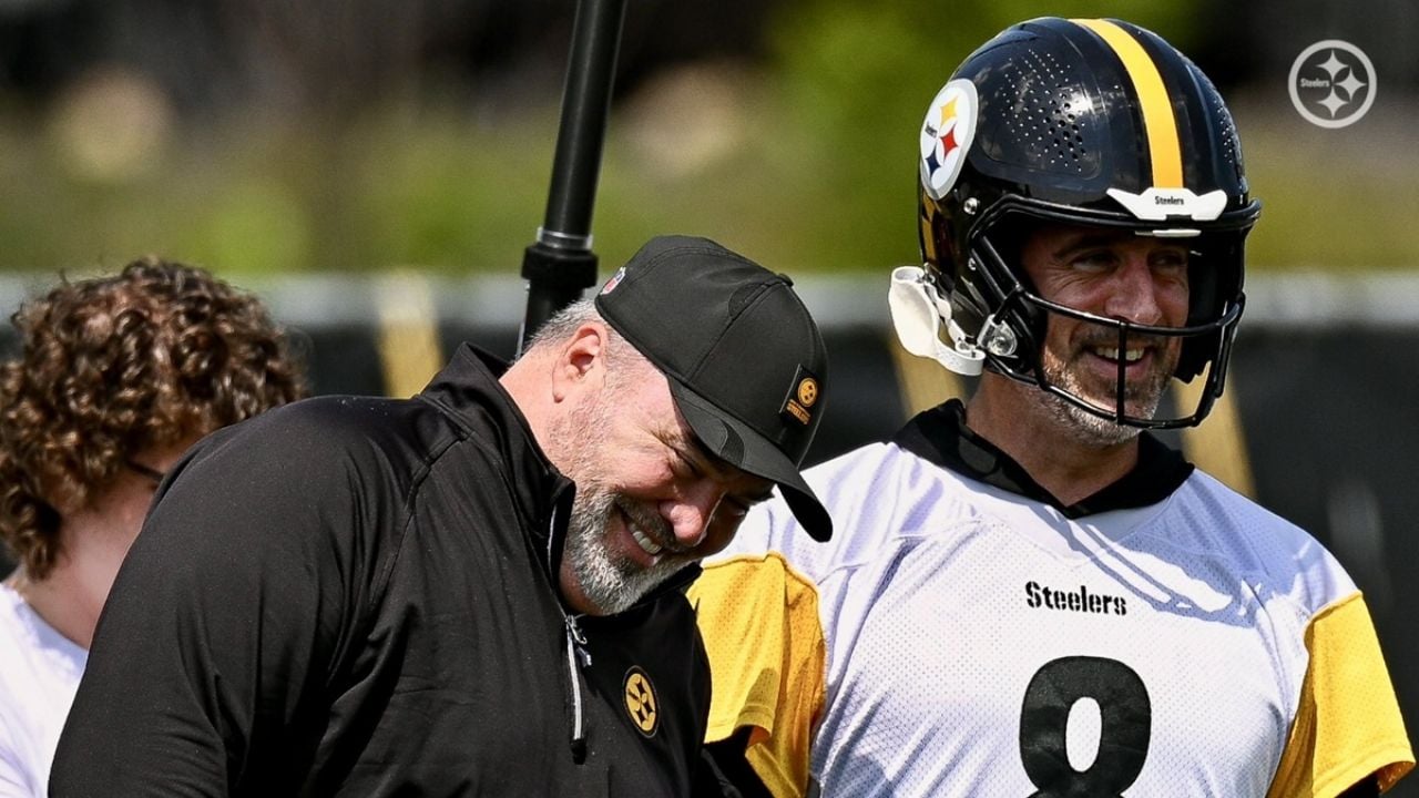 Aaron Rodgers firma con los Steelers y se reencuentra con su coach del Super Bowl