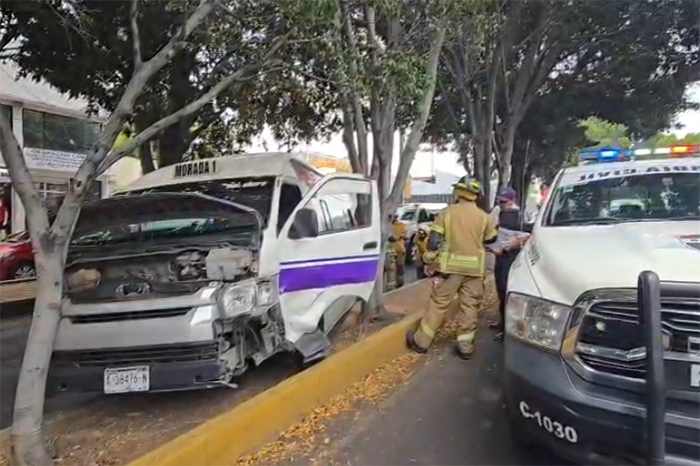 Accidente entre taxi y combi de Ruta Morada deja 4 heridos en Morelia