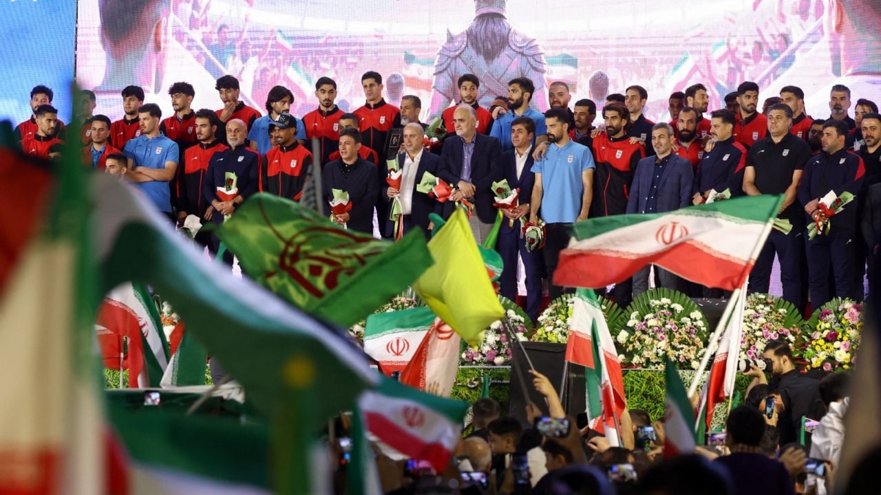 Aficionados despiden con fervor a la selección de Irán rumbo al Mundial