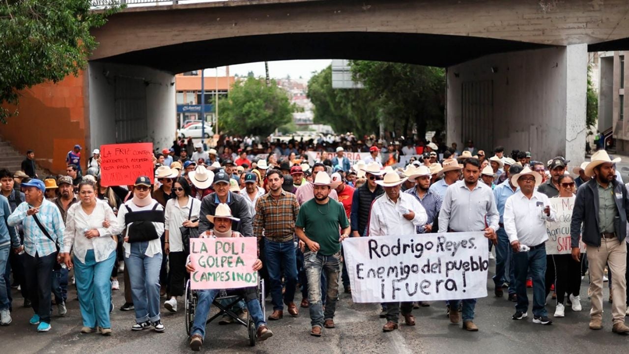 Agricultores y estudiantes marchan en Zacatecas por represión a productores de frijol