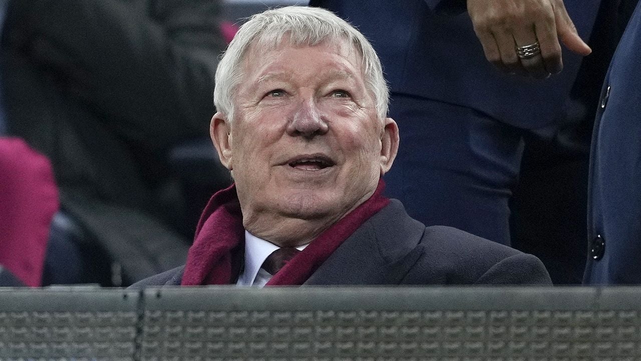Alex Ferguson, legendario entrenador del Manchester United, hospitalizado antes del duelo contra Liverpool