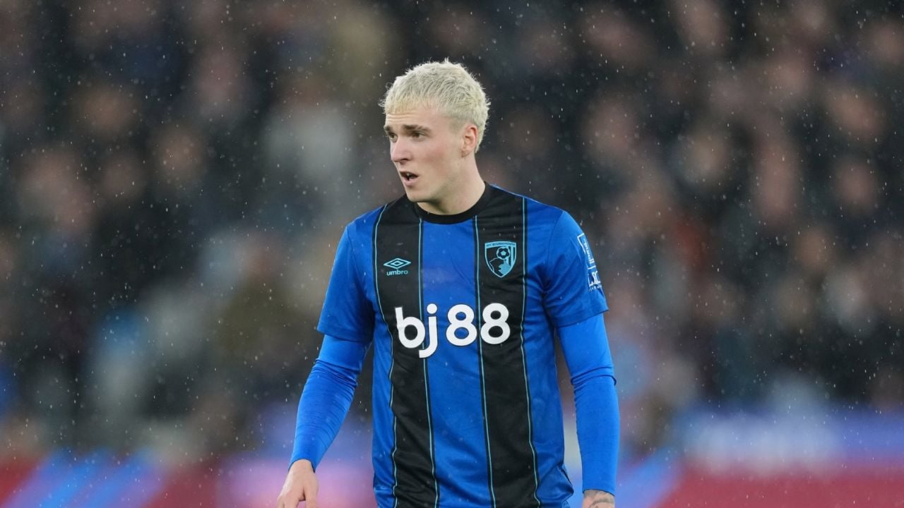 Álex Jiménez, apartado del Bournemouth por polémica con menor en redes sociales