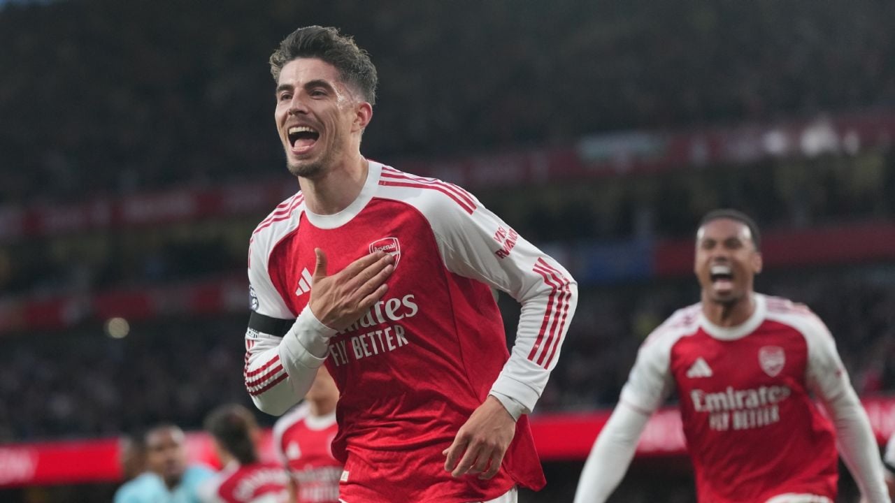 Arsenal vence a Burnley y busca el título en la última jornada