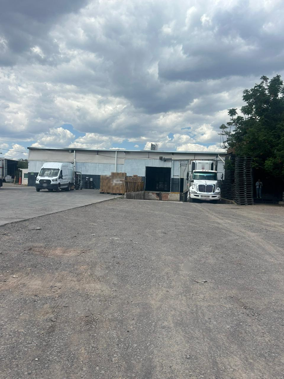Aseguran 19 mil piezas de cerveza robada en [municipio], seis detenidos