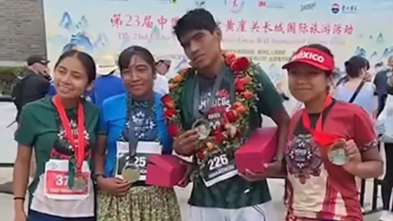 Atletas rarámuris y mixtecos consiguen cinco medallas en Maratón de la Muralla China