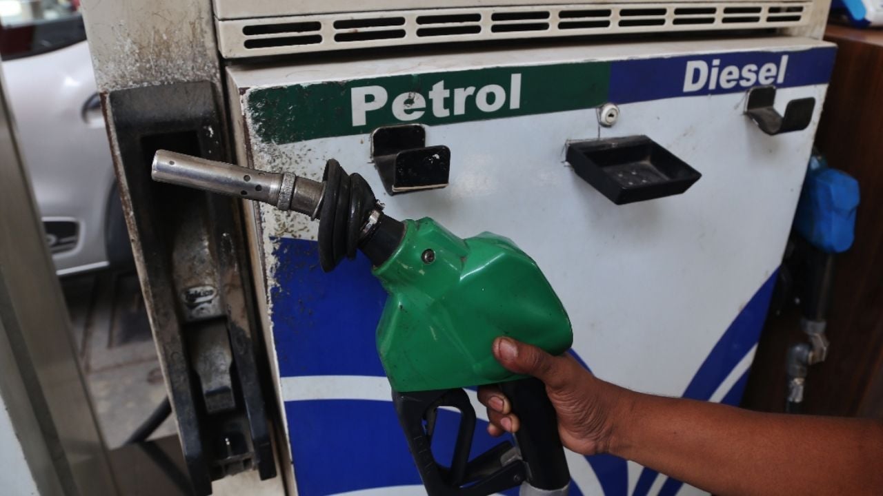 Aumento de gasolina y diésel en India tras cierre de Ormuz