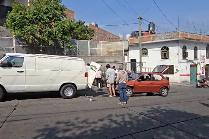 Automovilista atropella a taquero en Morelia; el afectado se encuentra herido