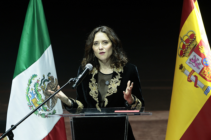 Ayuso denuncia amenazas de Sheinbaum y Sánchez durante su visita a México