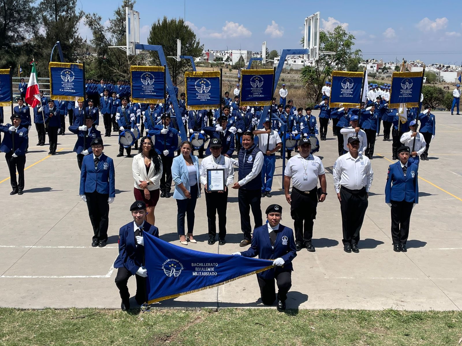 Bachillerato Militarizado León II recibe Distintivo de Buenas Prácticas Ambientales en León
