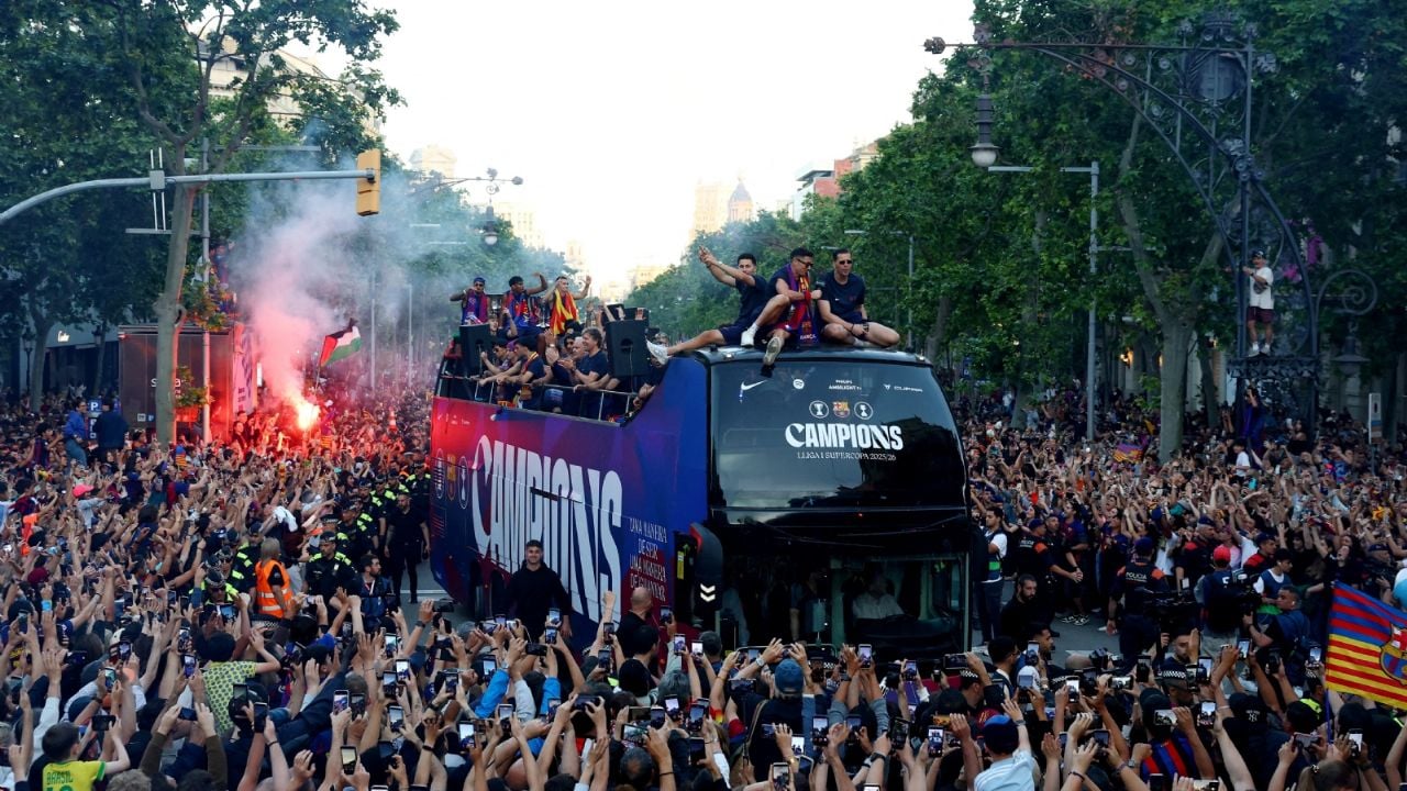 Barcelona celebra el título de Liga con 750 mil aficionados y burlas al Madrid