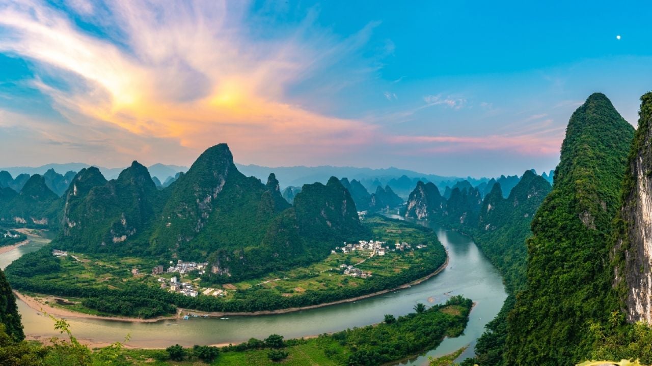 Camioneta se hunde en río de China; hay un muerto y nueve desaparecidos
