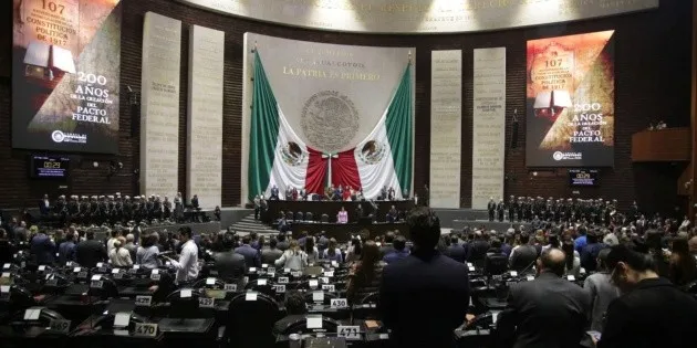 CDMX: Aprueban ley que prohíbe apología del delito en escuelas