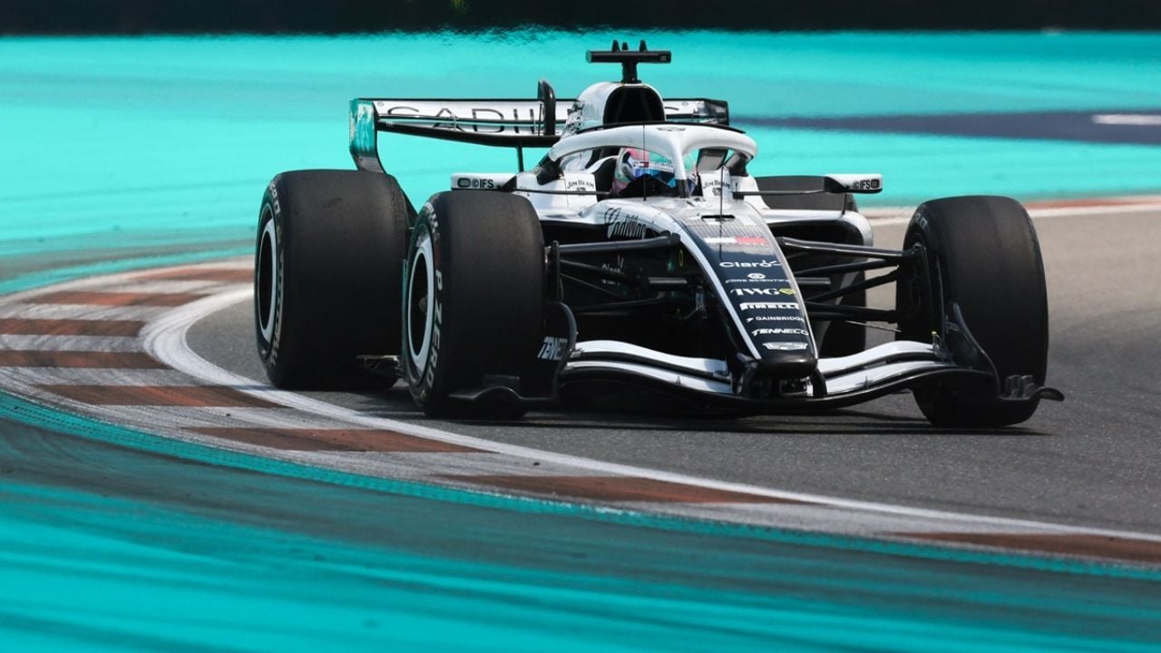 Checo Pérez supera desafíos y finaliza 16° en el GP de Miami