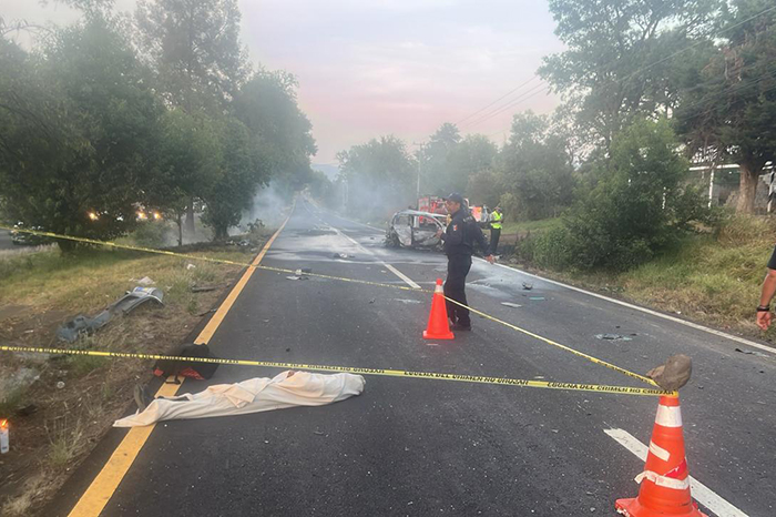 Choque múltiple en la carretera Morelia-Pátzcuaro causa dos muertes en Huiramba