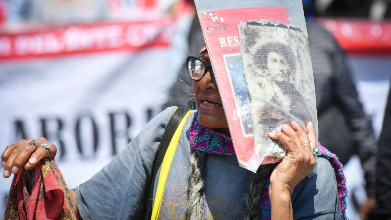 CNTE marcha en Oaxaca por el Día del Maestro con exigencias históricas