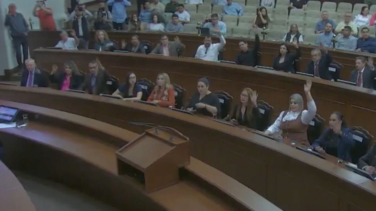 Congreso de Sinaloa aprueba licencia a Rocha Moya tras investigaciones de EE. UU.