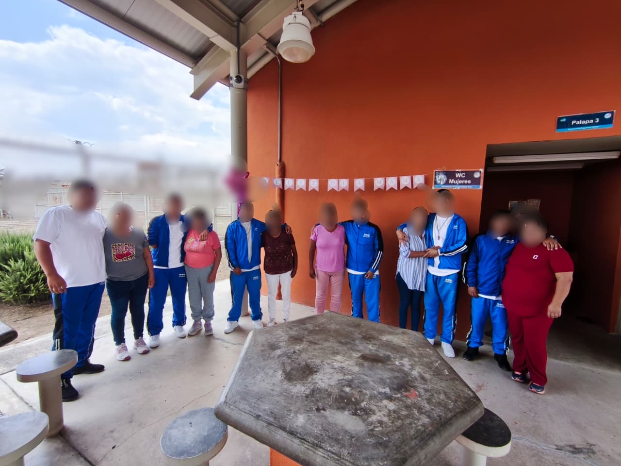 Conmemoración del Día de las Madres en Centro de Internamiento de [Ciudad/Estado]